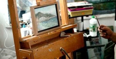 Caballetes de Pintura: Guía Completa para Elegir el Mejor 4 Caballete de pintura con cuadro pintando